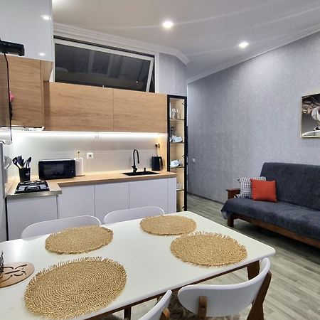 Kate'S New Cozy Apartment 库塔伊西 外观 照片
