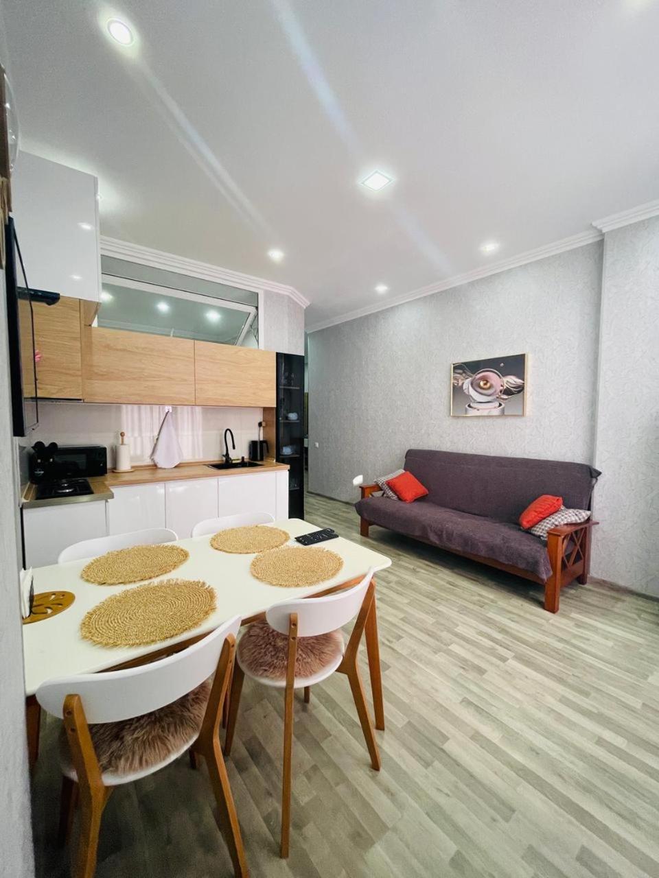 Kate'S New Cozy Apartment 库塔伊西 外观 照片