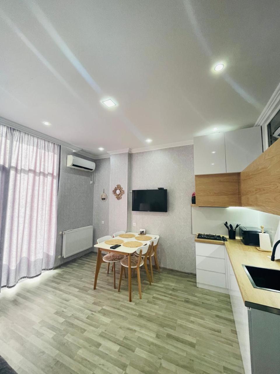 Kate'S New Cozy Apartment 库塔伊西 外观 照片
